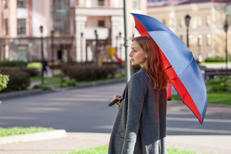 Зонт трость наоборот с логотипом Красный Зонт трость наоборот с логотипом Красный
